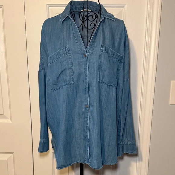 Lou & Grey perfectly distressed one of a kind Top with boho Floral Skull Design - Picture 3 of 3